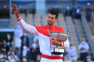 Nole batalló y sonrió en París.