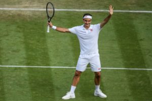 Federer celebra una nueva victoria en Wimbledon.