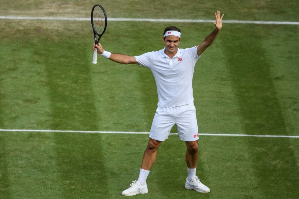 Federer celebra una nueva victoria en Wimbledon.
