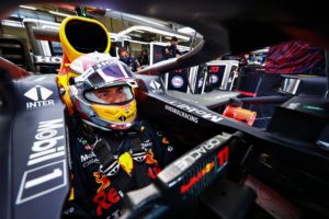 Checo Pérez renovó su contrato con Red Bull