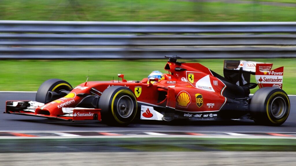 Carro de formula 1 da equipe ferrari.